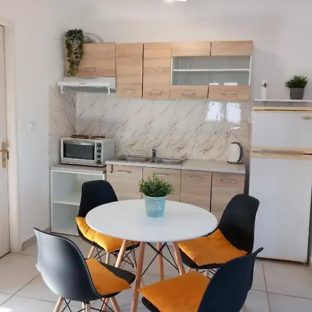 Apartment 4t *