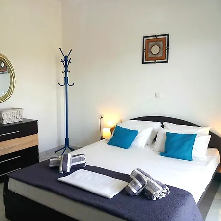 Apartment 4t *
