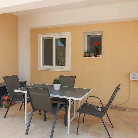 4t Apartment *
